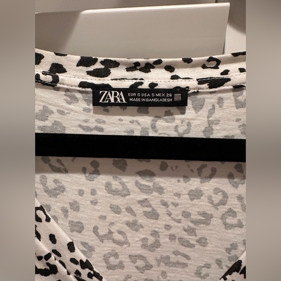 Zara black and white leopard bf v-neck tee - Picture 2 of 3